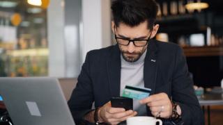 Compte bancaire professionnel : obligations, coûts et choix