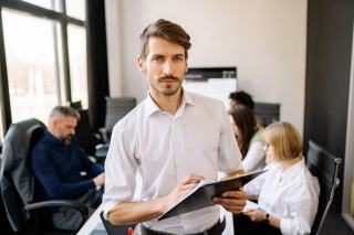 Statut du dirigeant d'entreprise : TNS ou assimilé salarié